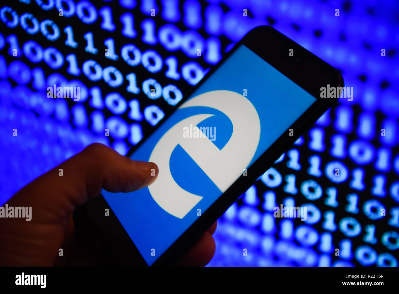 Cracovia in Polonia. Xvi Nov, 2018. Microsoft logo di bordo è visibile su un telefono cellulare Android. Credito: Omar Marques/SOPA Immagini/ZUMA filo/Alamy Live News Foto Stock
