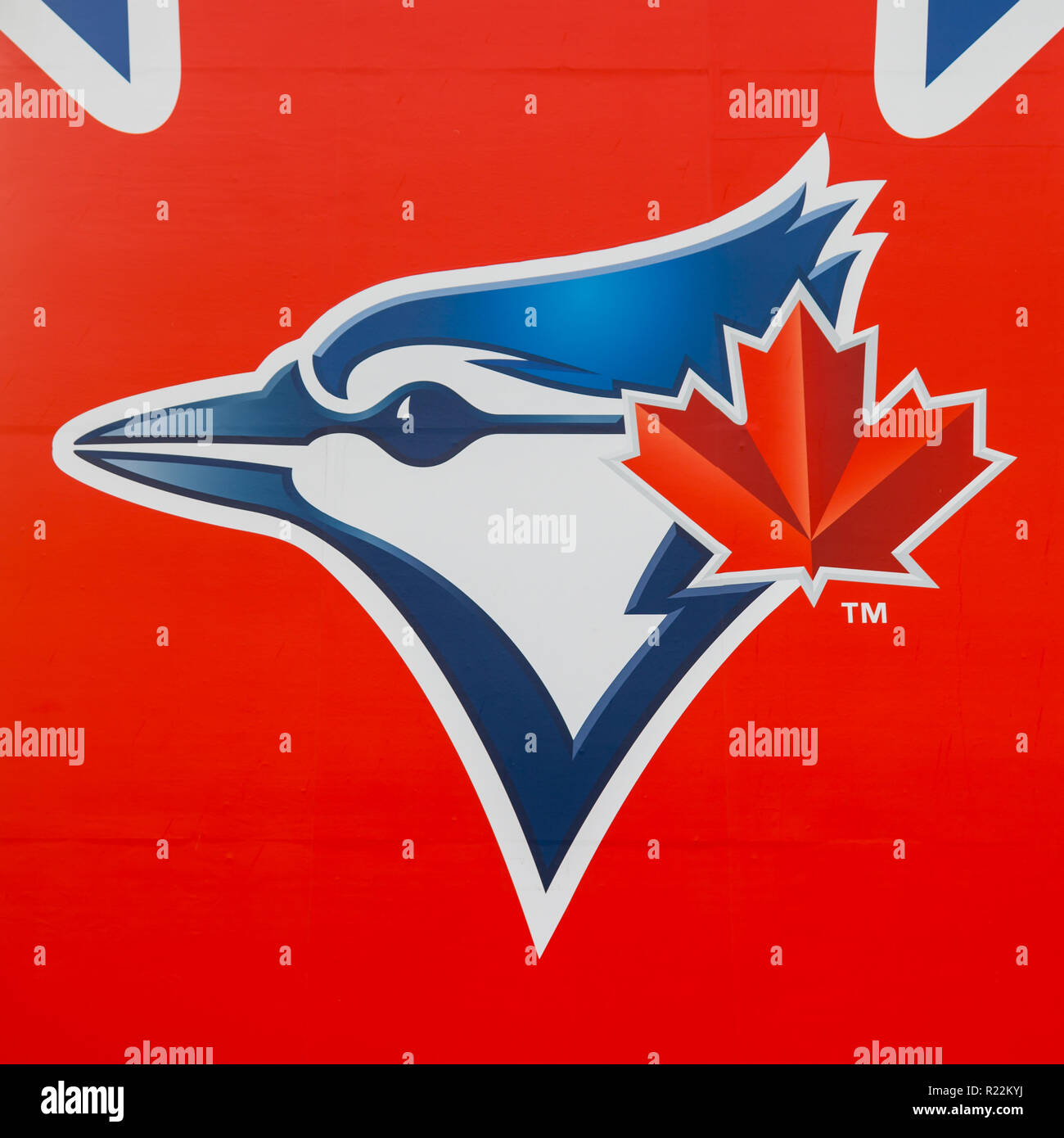 La cresta di Toronto Blue Jays adorna il Rogers Centre. Il Blue Jays sono una squadra di baseball della lega americana Divisione est. Foto Stock