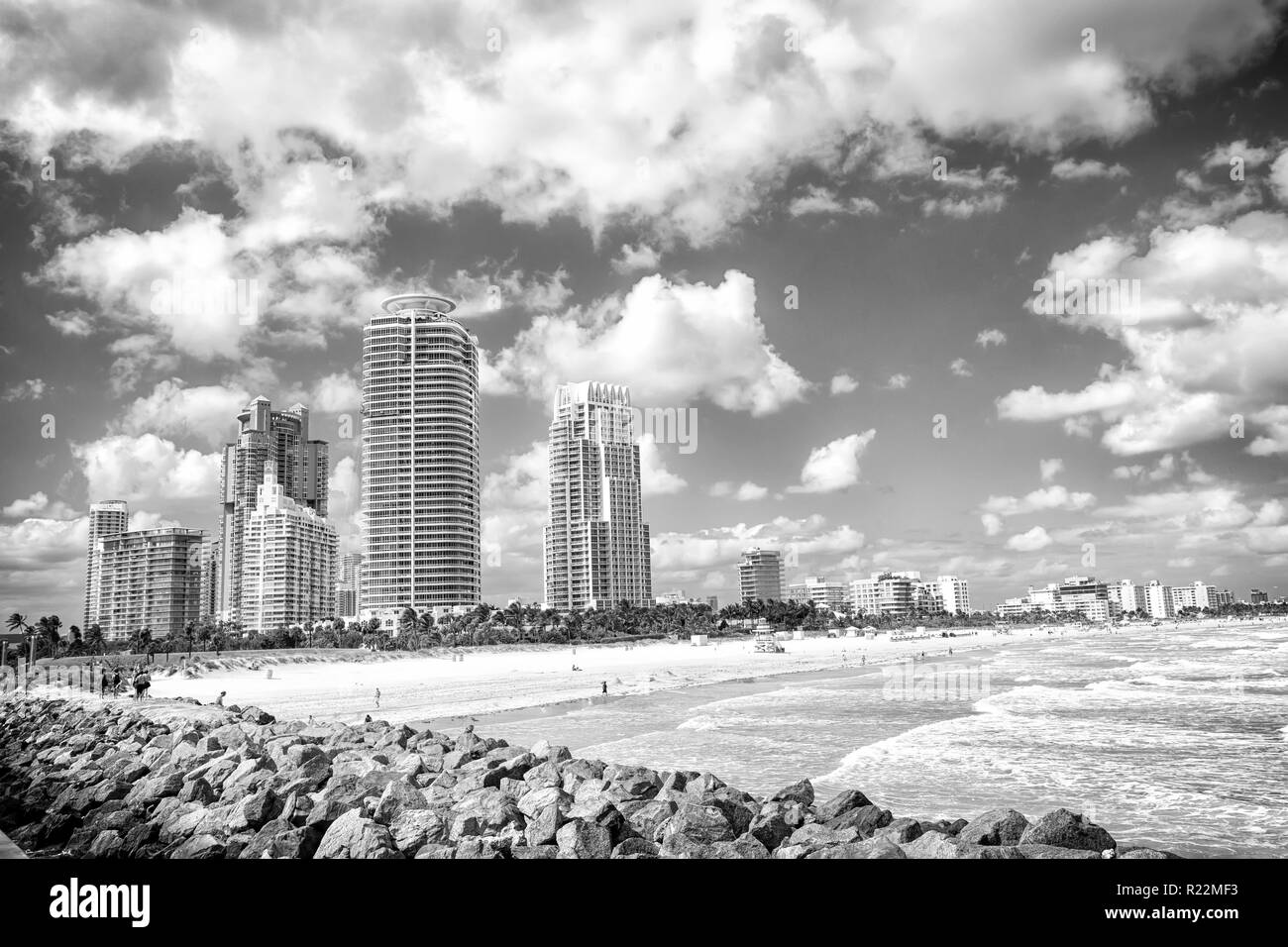 South Beach vista dal molo, Miami Beach in Florida famoust atraction turistica. Vista aerea di South Pointe Park e torta. Foto Stock