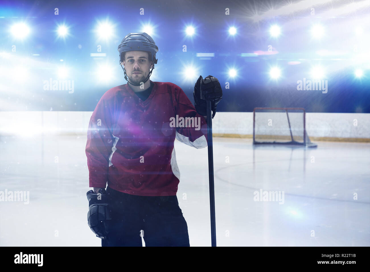 Immagine composita del ritratto di hockey su ghiaccio giocatore al ghiaccio Foto Stock
