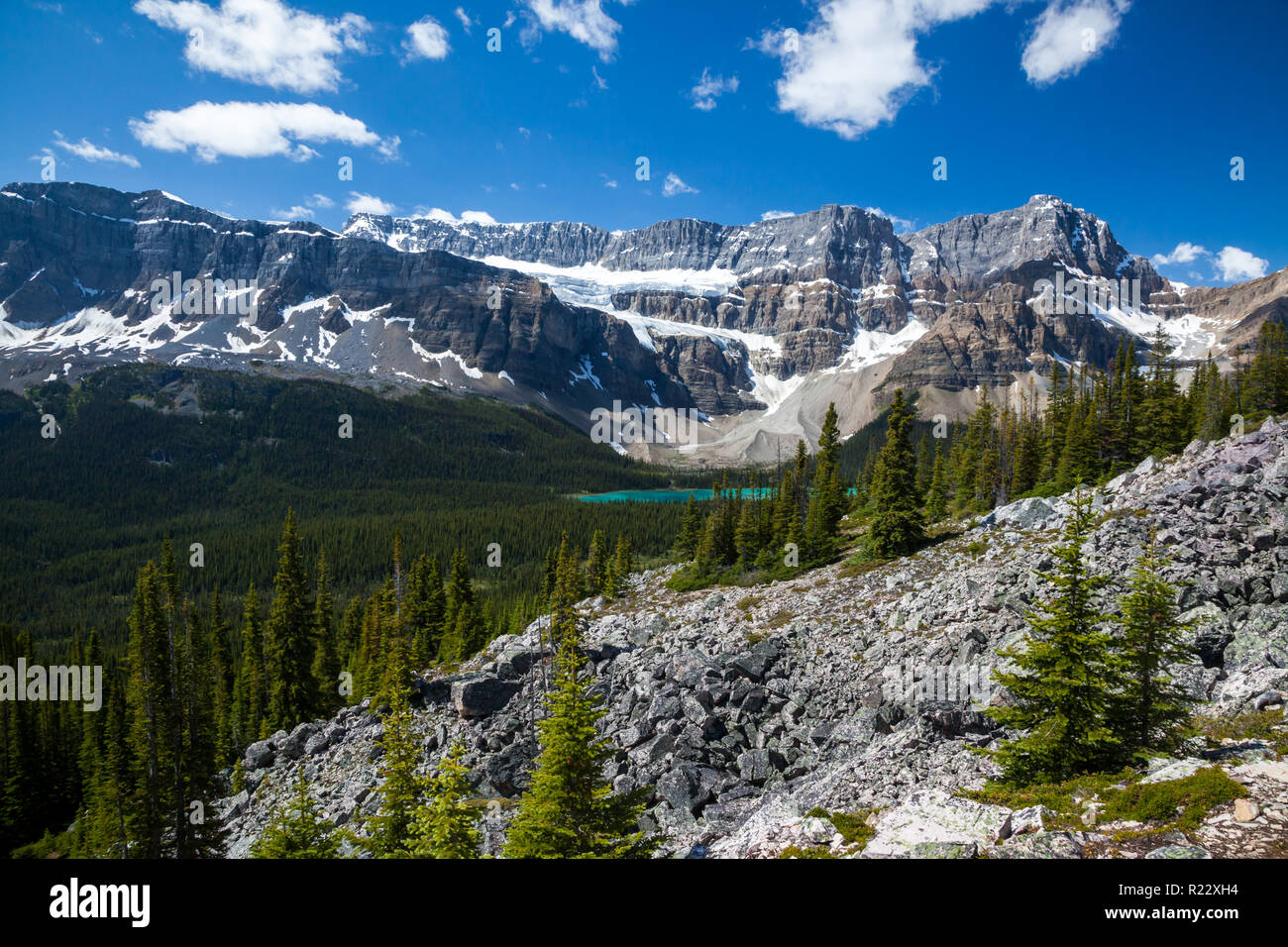 Lago di prua e il Clacier Crowfoot nel Parco Nazionale di Banff, Alberta, Canada Foto Stock