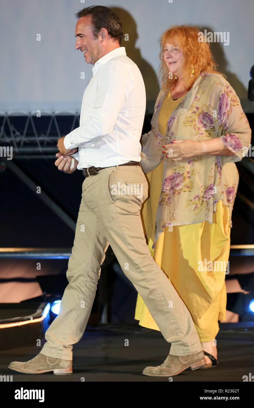 LOCARNO, Svizzera - 11 Ago, 2018: Jean Dujardin e Yolande Moreau presso la "Mi sento bene" proiezione al Festival del Film di Locarno (ph: Mickael Chavet) Foto Stock