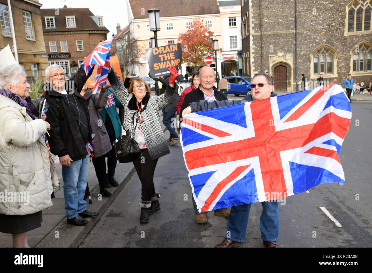 Regno Unito Unity "riprendere il controllo' pro-Brexit protesta. Norwich contro i fascisti hanno organizzato un grande bancone-dimostrazione. Norwich, Regno Unito 10 novembre 2018 Foto Stock