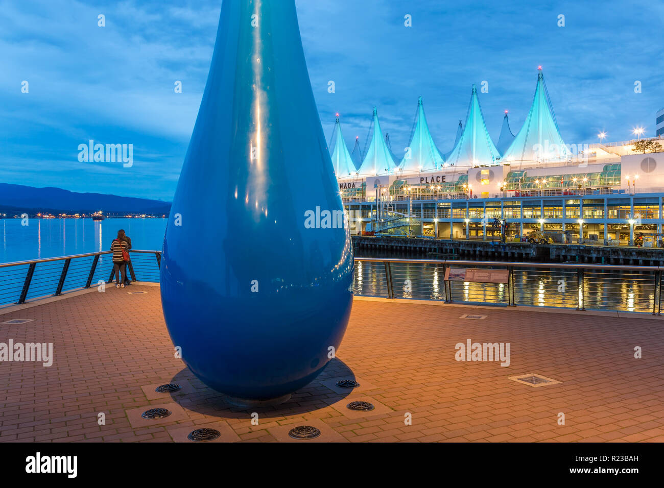 Vancouver, Canada - Settembre 2015: scultura intitolata "La Caduta" Vancouver Convention Center West Vancouver, British Columbia, Canada Foto Stock