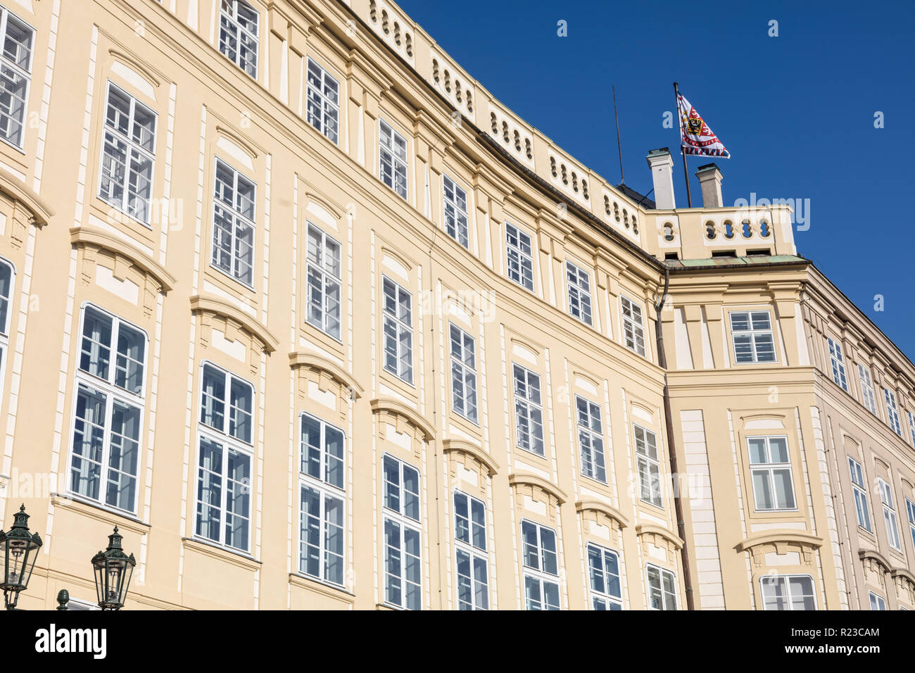 La facciata della Prague Lobkowicz Palace, la Città Vecchia (Staré Mesto), Praga, Boemia, Repubblica Ceca, Europa Foto Stock