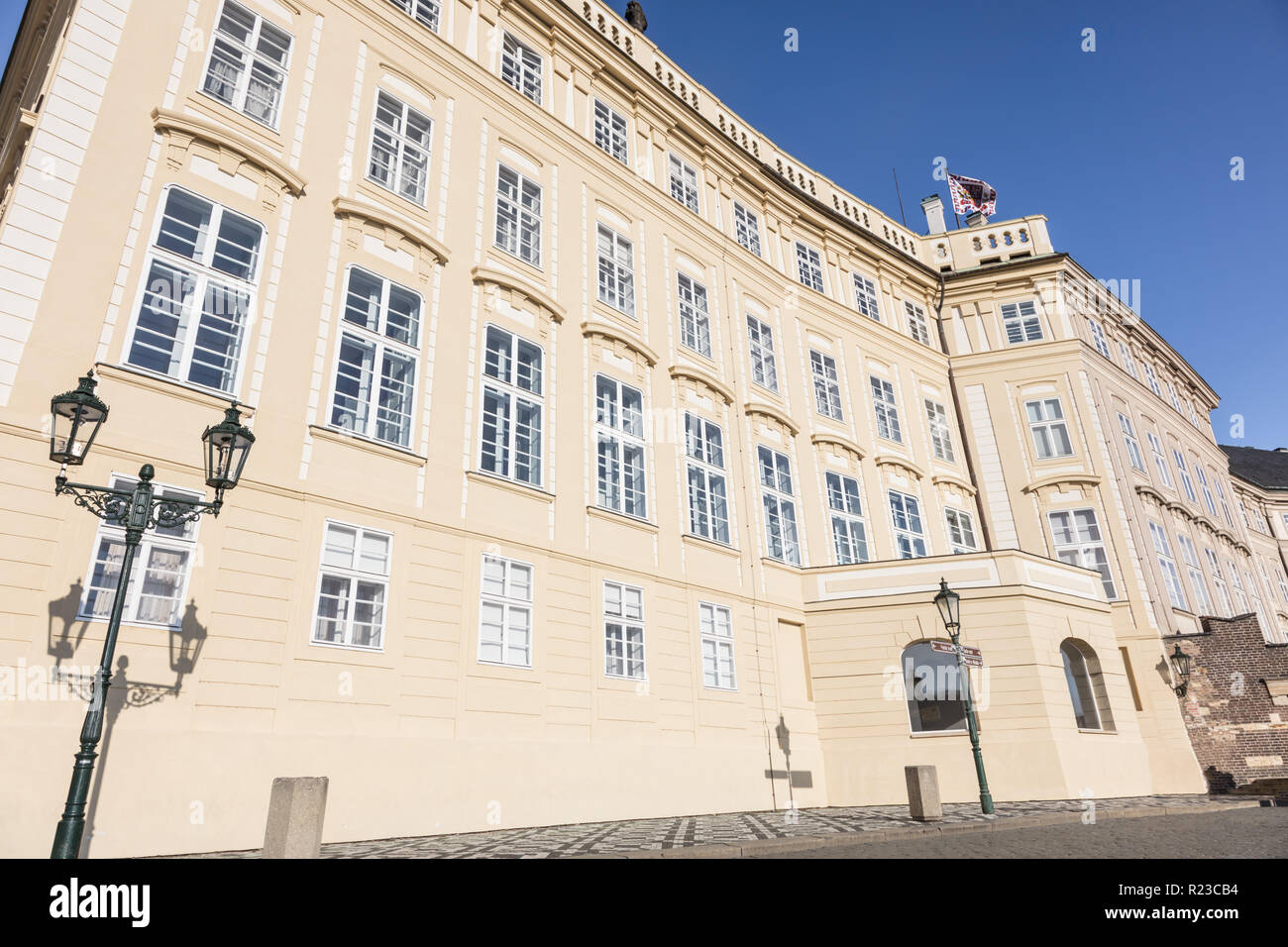 La facciata della Prague Lobkowicz Palace, la Città Vecchia (Staré Mesto), Praga, Boemia, Repubblica Ceca, Europa Foto Stock