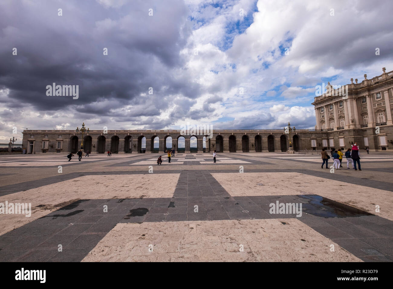 Cortile e vedute esterne del Palazzo Reale, il Palacio Real, Madrid, Spagna Foto Stock