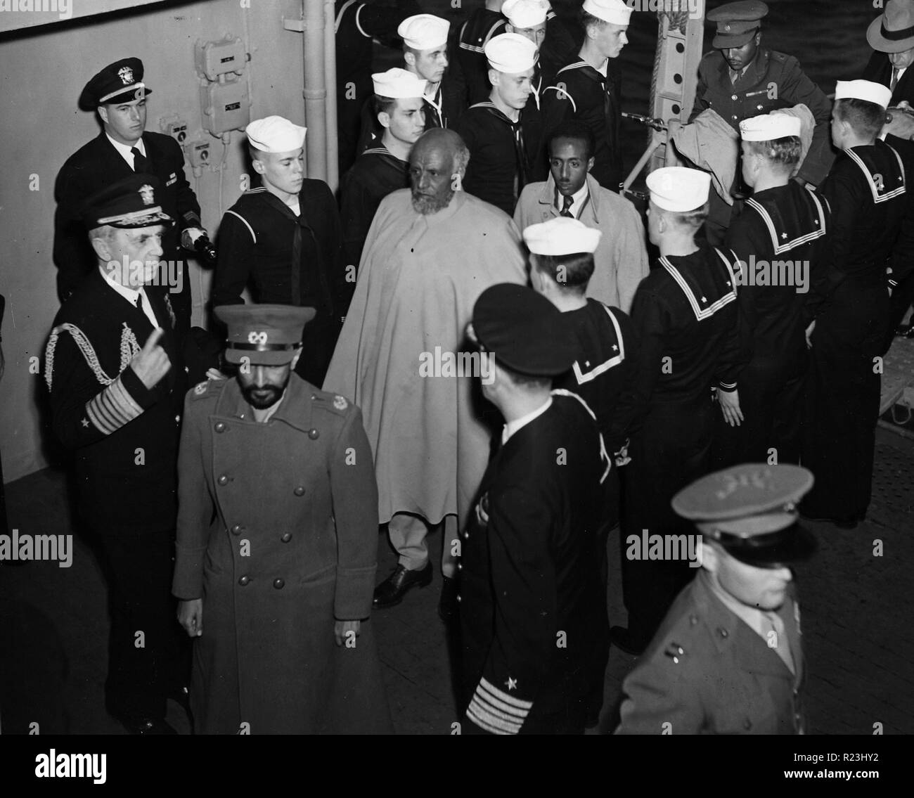 Visita dell'imperatore Haile Selassie di Etiopia sulla USS Quincy nel Grande Lago Amaro, Egitto 1945 Foto Stock