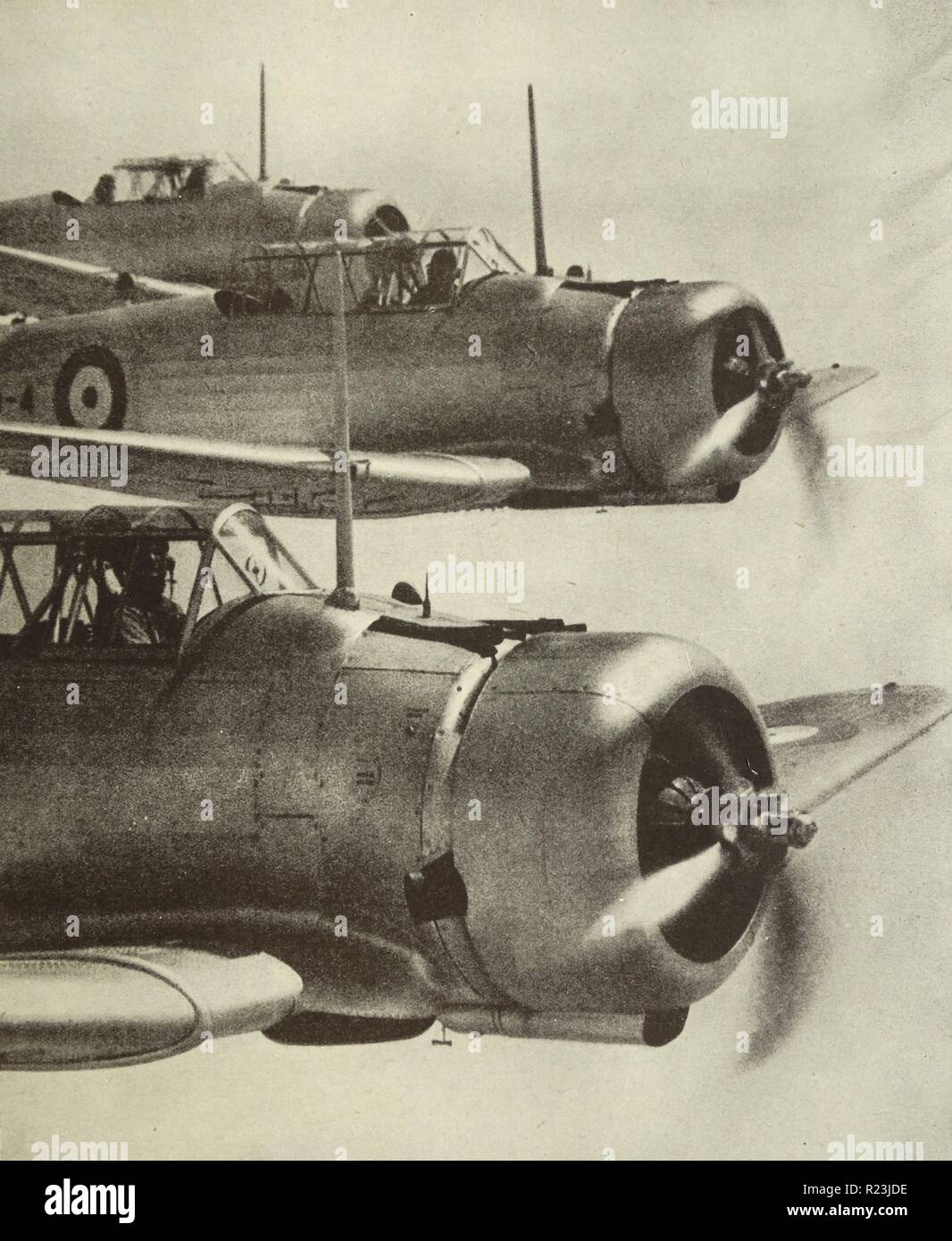 Fotografia di un Australiano-fatti Wirraway piano della Australian Air Force su un volo di formazione. Datata 1938 Foto Stock