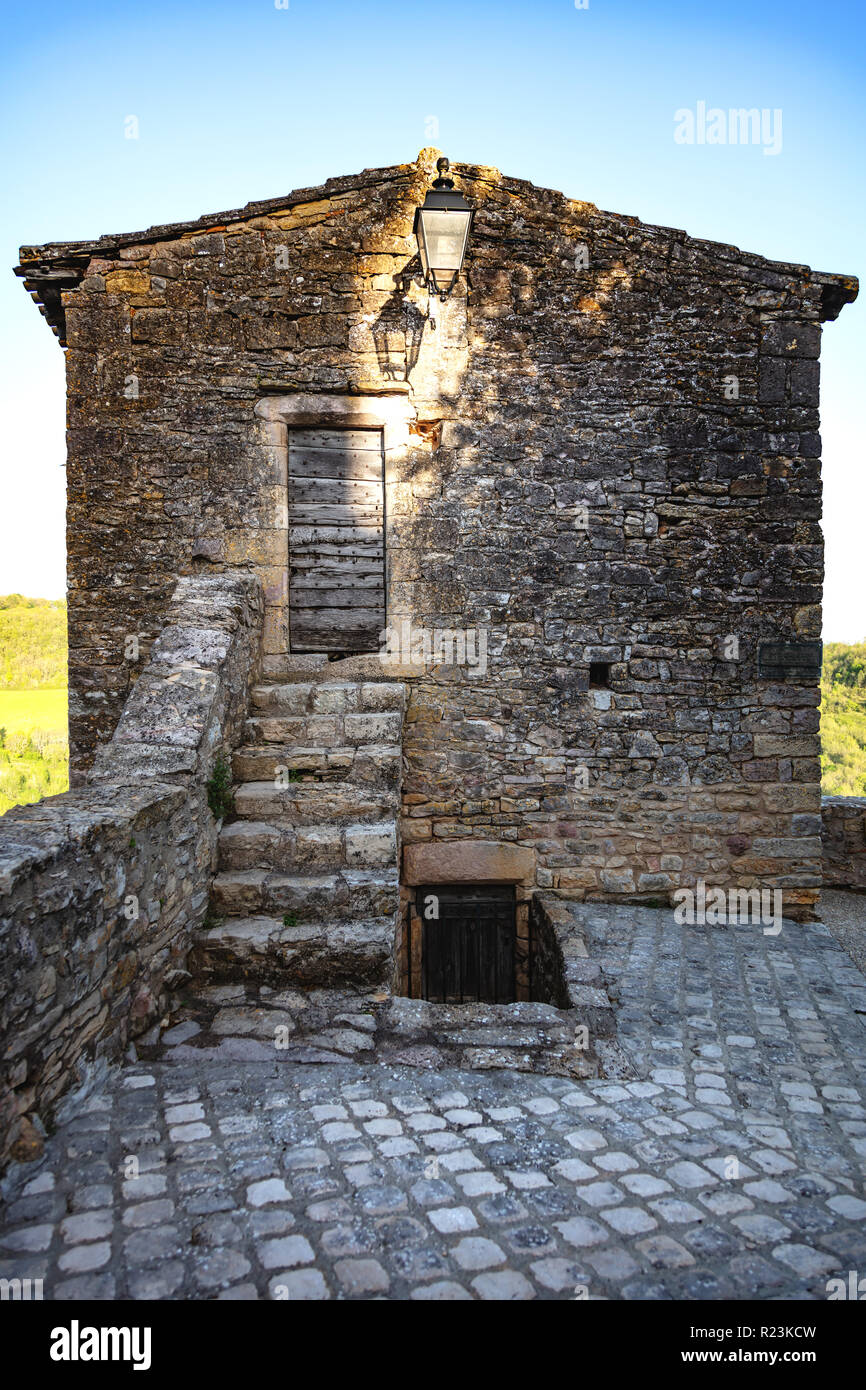 Casa di pietra villaggio Puycelsi, Tarn, Midi-Pirenei, Occitanie, Francia Foto Stock