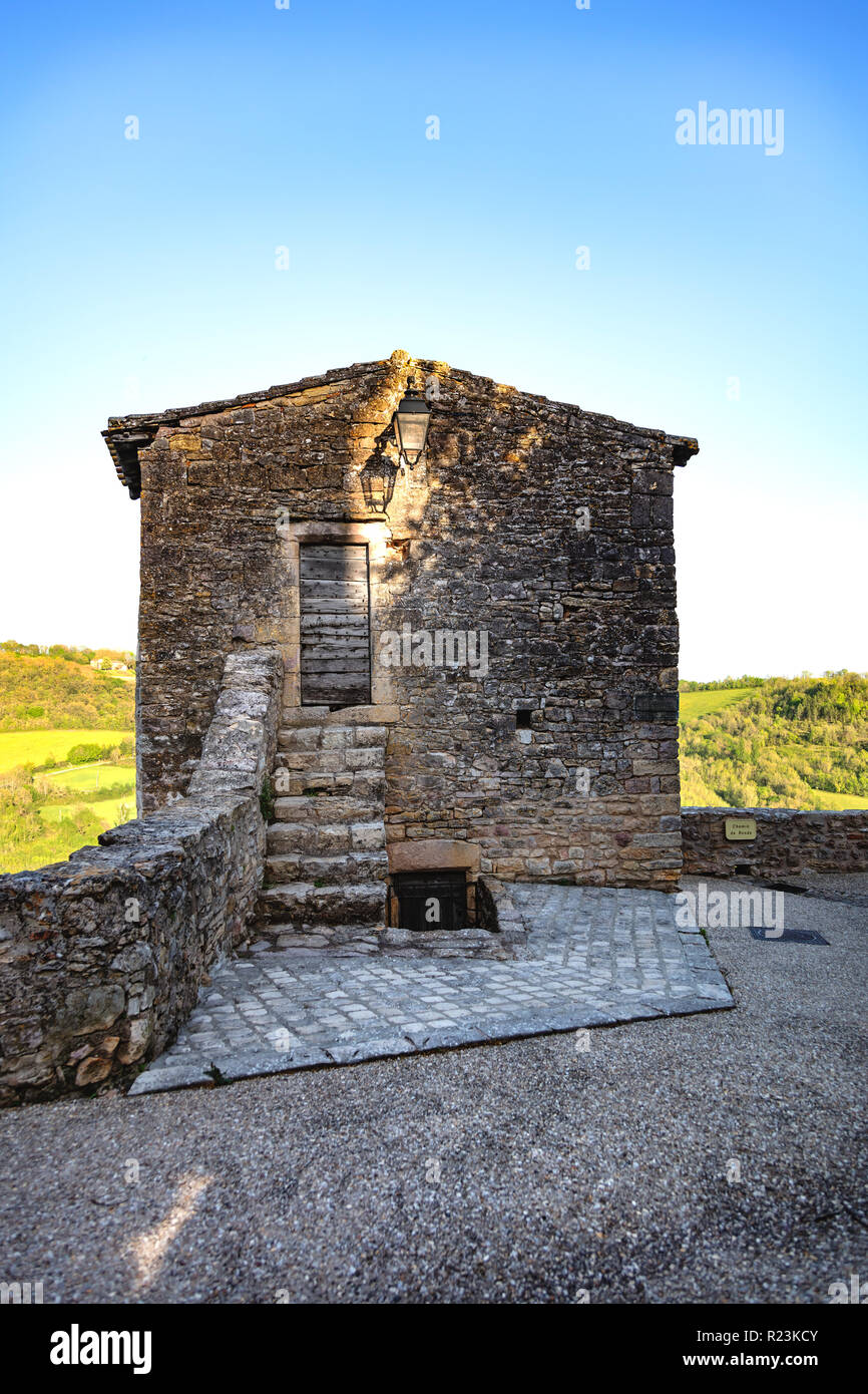 Casa di pietra villaggio Puycelsi, Tarn, Midi-Pirenei, Occitanie, Francia Foto Stock