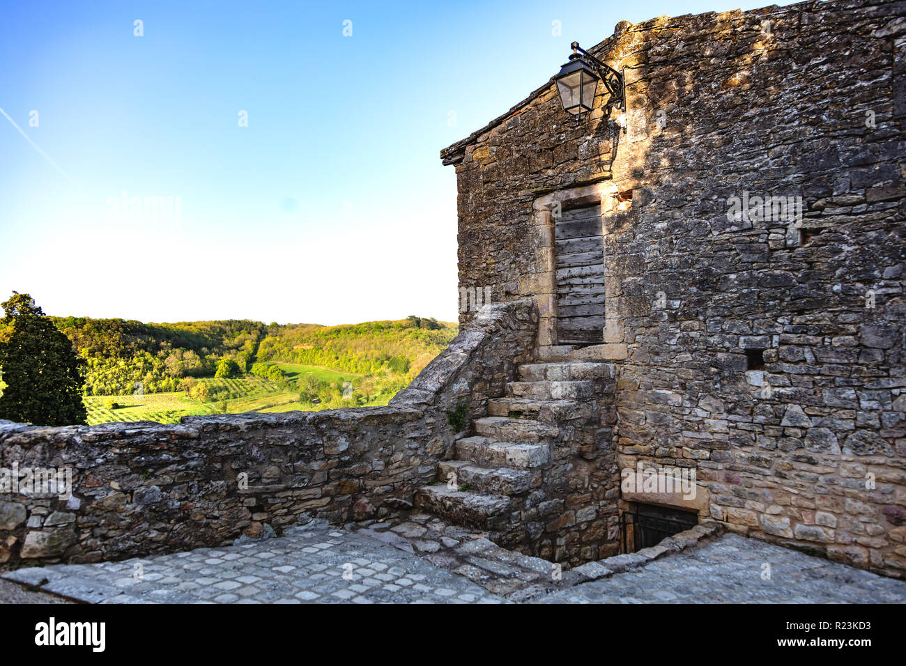 Casa di pietra villaggio Puycelsi, Tarn, Midi-Pirenei, Occitanie, Francia Foto Stock