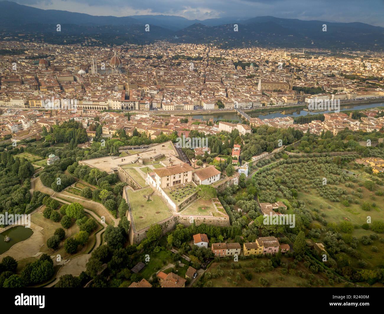 Panoramica aerea di Forte Belvedere in una popolare destinazione turistica città di Firenze Toscana Italia con la città medievale in background Foto Stock