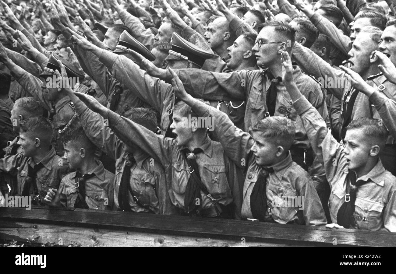 Rally nazista di Hitler di membri della gioventù in primo piano 1936 Foto Stock