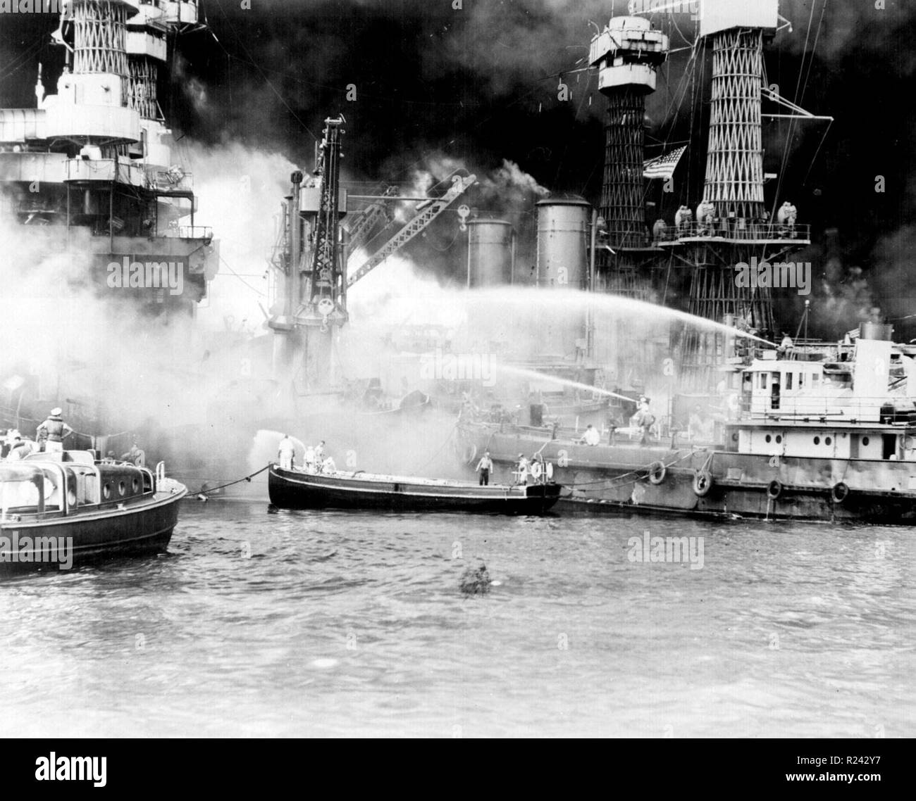 La masterizzazione di " West Virginia " Battaglia navale durante il giapponese air raid su Pearl Harbor, Seconda Guerra Mondiale 1941 Foto Stock