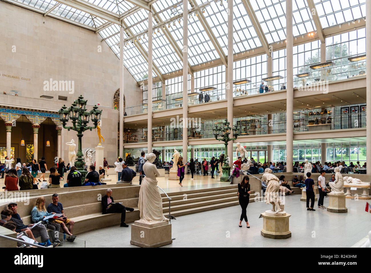 La città di New York, Stati Uniti d'America - 23 Giugno 2018: Il Charles Engelhard corte nell'Ala americana nel Metropolitan Museum of Art di New York Foto Stock
