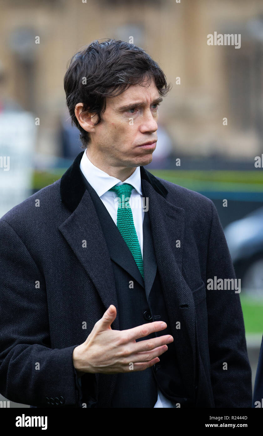 Rory Stewart, ministro di Stato per le carceri, a Westminster per un intervista televisiva Foto Stock