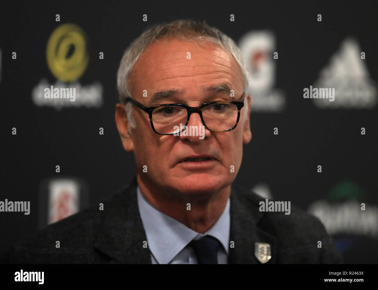 Claudio Ranieri durante la conferenza stampa a Craven Cottage, Londra. PREMERE ASSOCIAZIONE foto. Data immagine: Venerdì 16 novembre 2018. Vedi PA storia CALCIO Fulham. Il credito fotografico dovrebbe essere: Simon Cooper/PA Wire. RESTRIZIONI: Nessun utilizzo con audio, video, dati, elenchi di apparecchi, logo di club/campionato o servizi "live" non autorizzati. L'uso in-match online è limitato a 120 immagini, senza emulazione video. Nessun utilizzo nelle scommesse, nei giochi o nelle pubblicazioni di singoli club/campionati/giocatori. Foto Stock