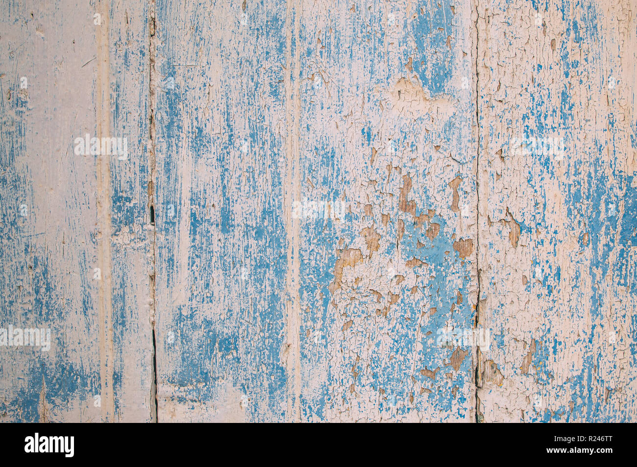 La vecchia porta con vernice diversa, utilizzare come sfondo naturale Foto Stock