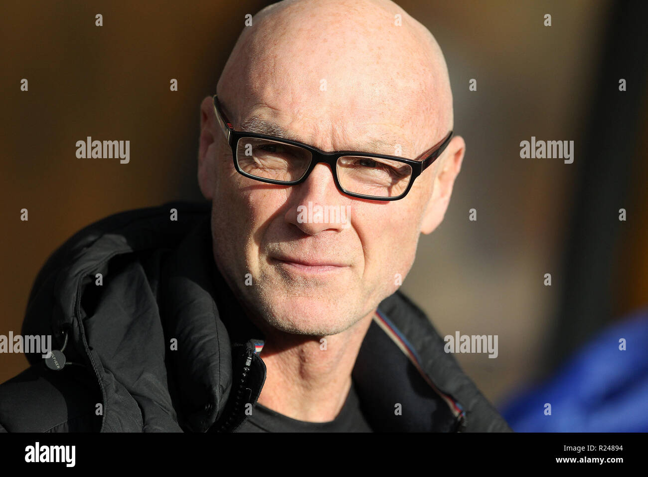 STOKE ON TRENT, Regno Unito. 11 novembre 2018. Port Vale Football Club manager Neil Aspin prima FA Cup 1° Round match tra Port Vale e Sunderland Foto Stock