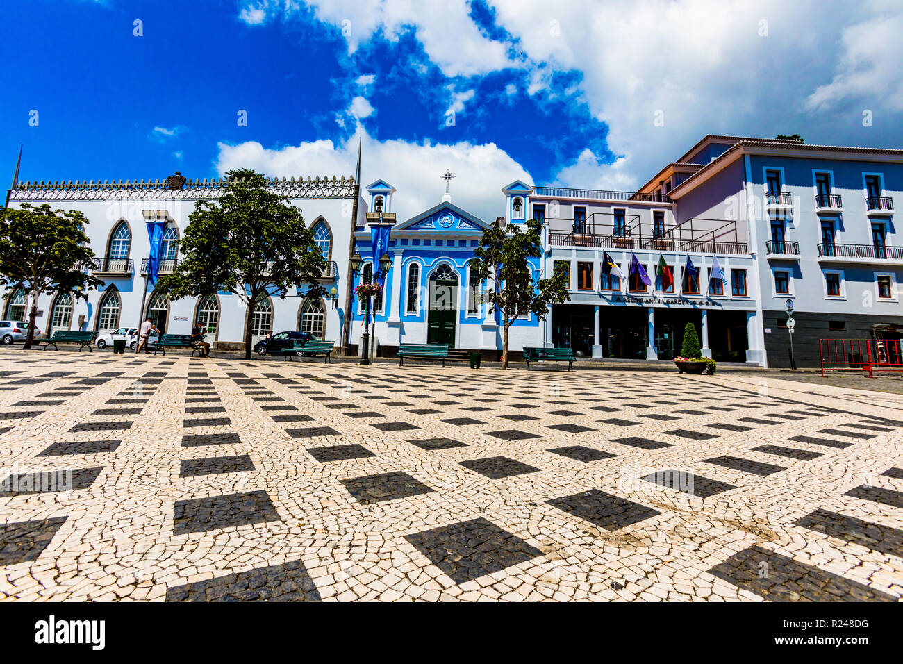 Gli edifici colorati nella cittadina chiamata Sao Mateus abitato attorno all'isola Terceira, Azzorre, Portogallo, Atlantico, Europa Foto Stock