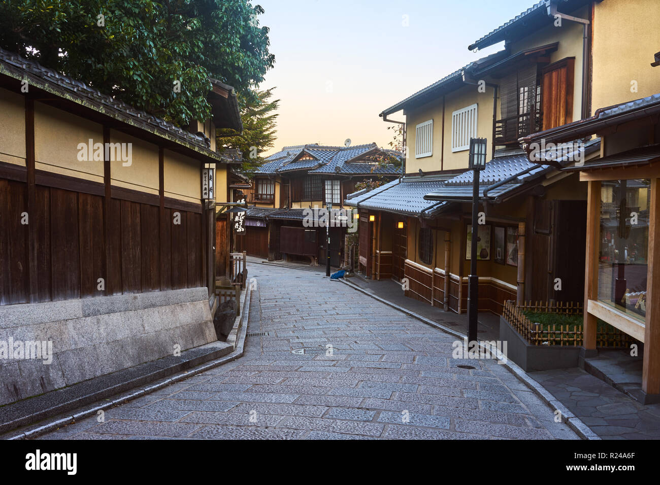 Sannen Zaka Street al mattino in Higashiyama, Kyoto, Giappone, Asia Foto Stock