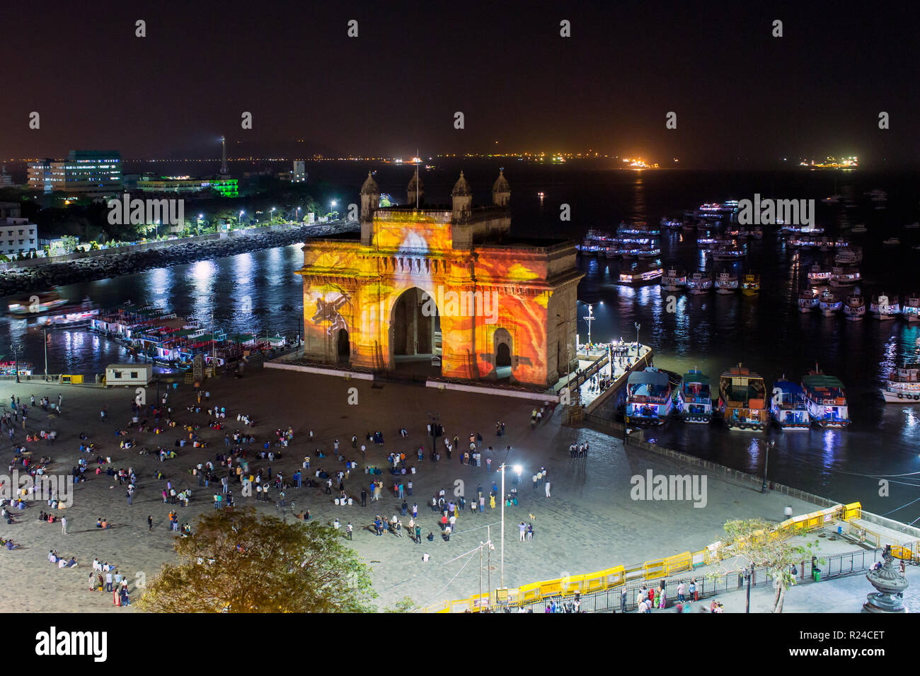 Il Gateway of India, il monumento a ricordo dello sbarco di Re Giorgio V e la regina Mary nel 1911, Mumbai, Maharashtra, India, Asia Foto Stock