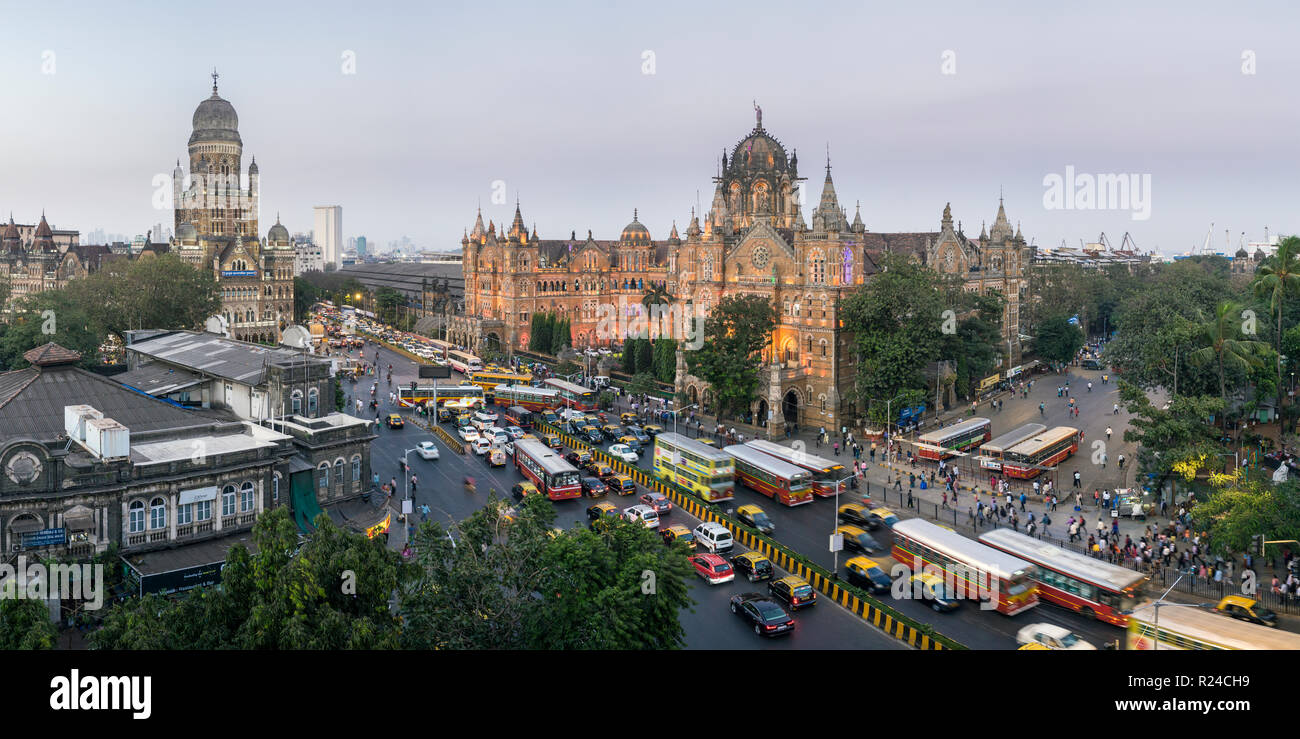 Chhatrapati Shivaji Maharaj capolinea stazione ferroviaria (CSMT), formerly Victoria Terminus, Sito Patrimonio Mondiale dell'UNESCO, Mumbai, Maharashtra, India, Asia Foto Stock