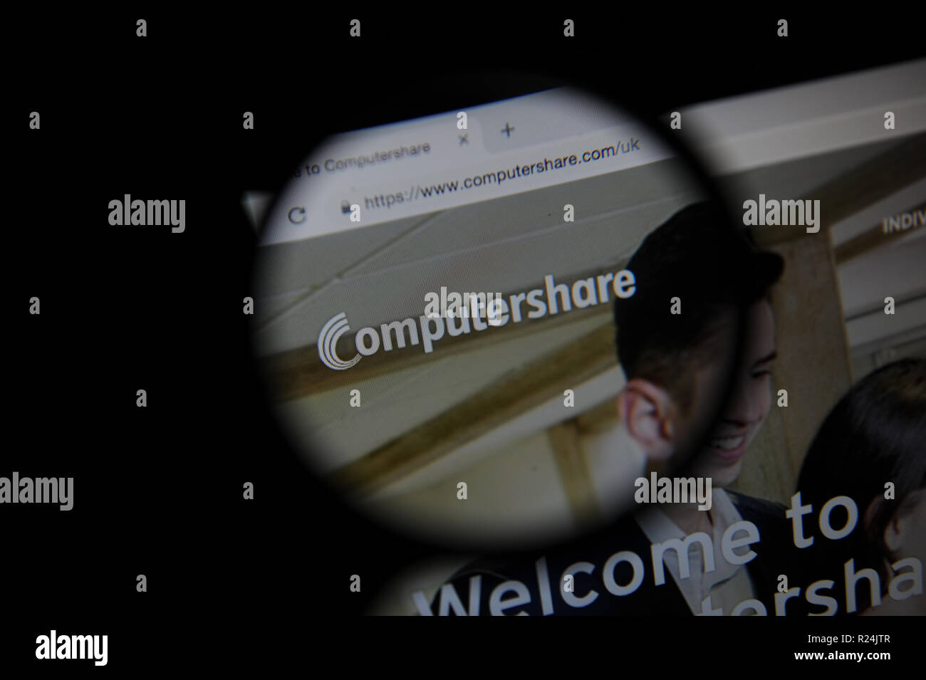 Il sito web Computershare visto attraverso una lente di ingrandimento Foto Stock