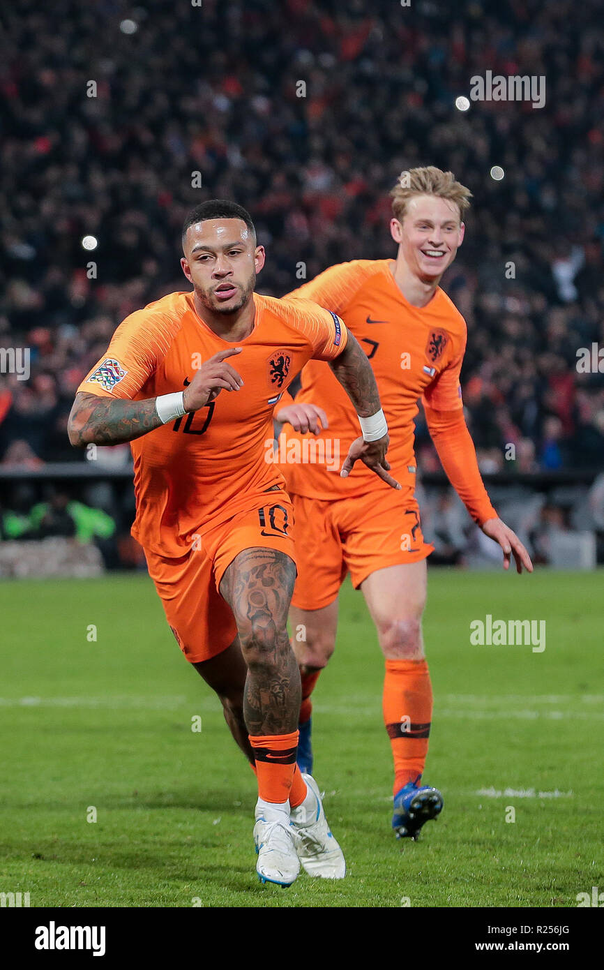 Rotterdam, Paesi Bassi. Il 15 novembre 2018. ROTTERDAM, stadio De Kuip, 16-11-20-18, calcio, stagione 2018 / 2019, Paesi Bassi player Depay Memphis e Paesi Bassi player Frenkie de Jong celebrare il 2-0 durante le Nazioni partita del campionato Paesi Bassi - Francia Credito: Pro scatti/Alamy Live News Foto Stock