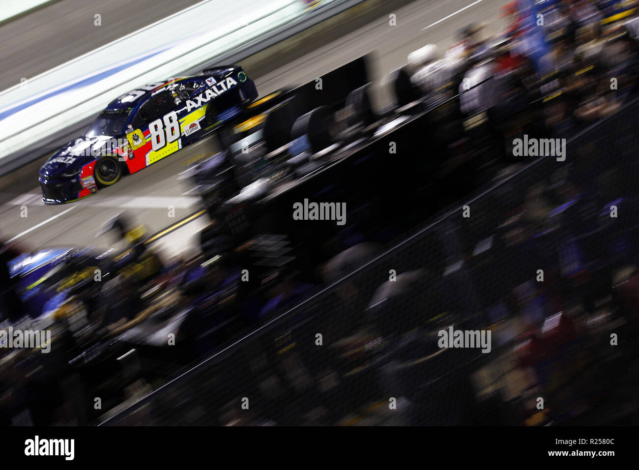 Homestead, Florida, Stati Uniti d'America. Xvi Nov, 2018. Alex Bowman (88) prende il via a qualificarsi per la Ford 400 a Homestead-Miami Speedway a Homestead, Florida. (Credito Immagine: © Justin R. Noe Asp Inc/ASP) Credito: ZUMA Press, Inc./Alamy Live News Foto Stock