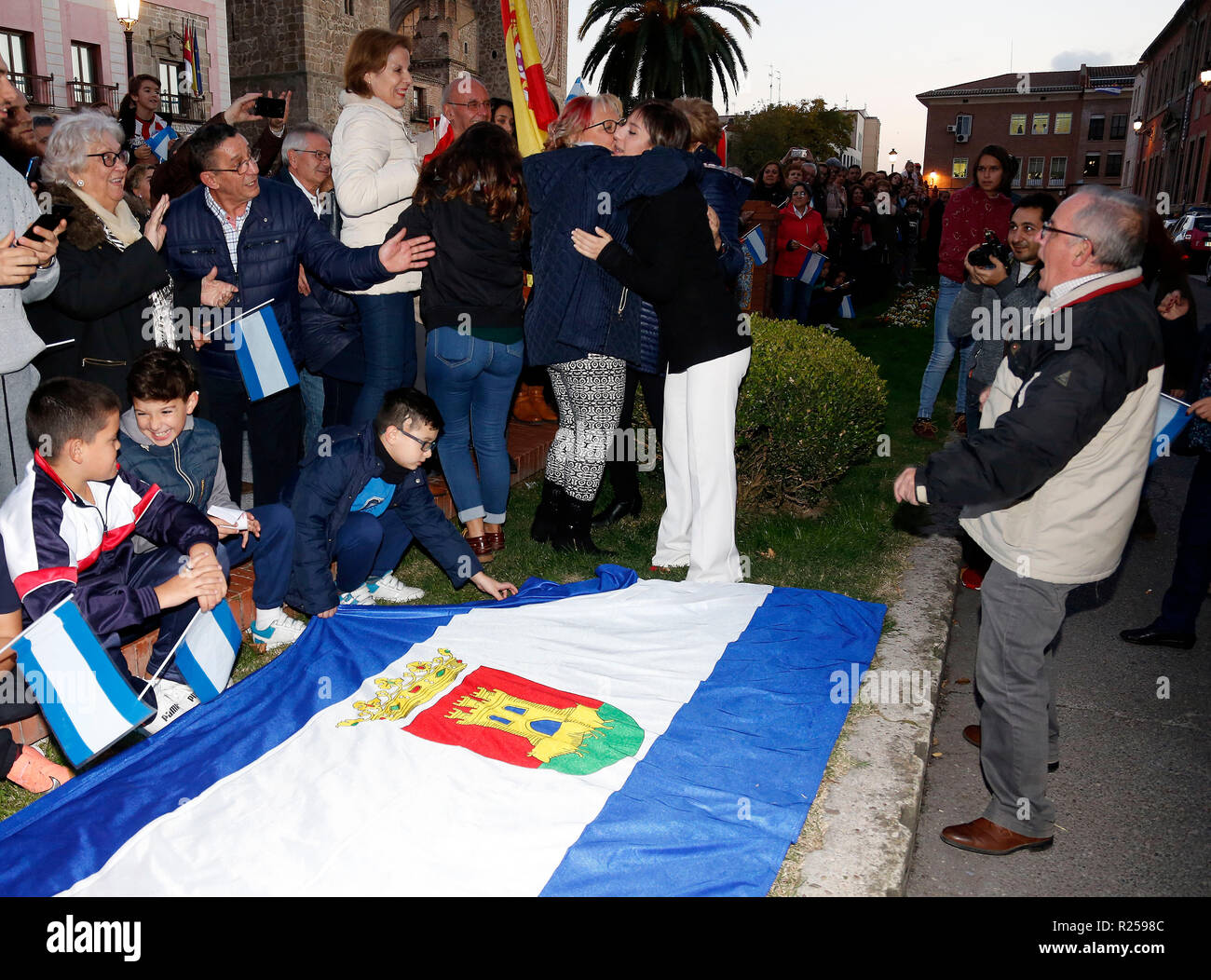 Lo spagnolo Karateka Sandra Sanchez visto celebrare il suo primo campionato del mondo nella sua casa nella città di Talavera de la Reina. Foto Stock