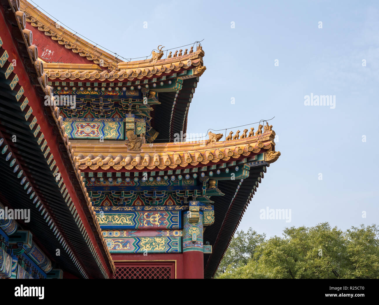 Dettagli del tetto e le sculture nella Città Proibita di Pechino Foto Stock