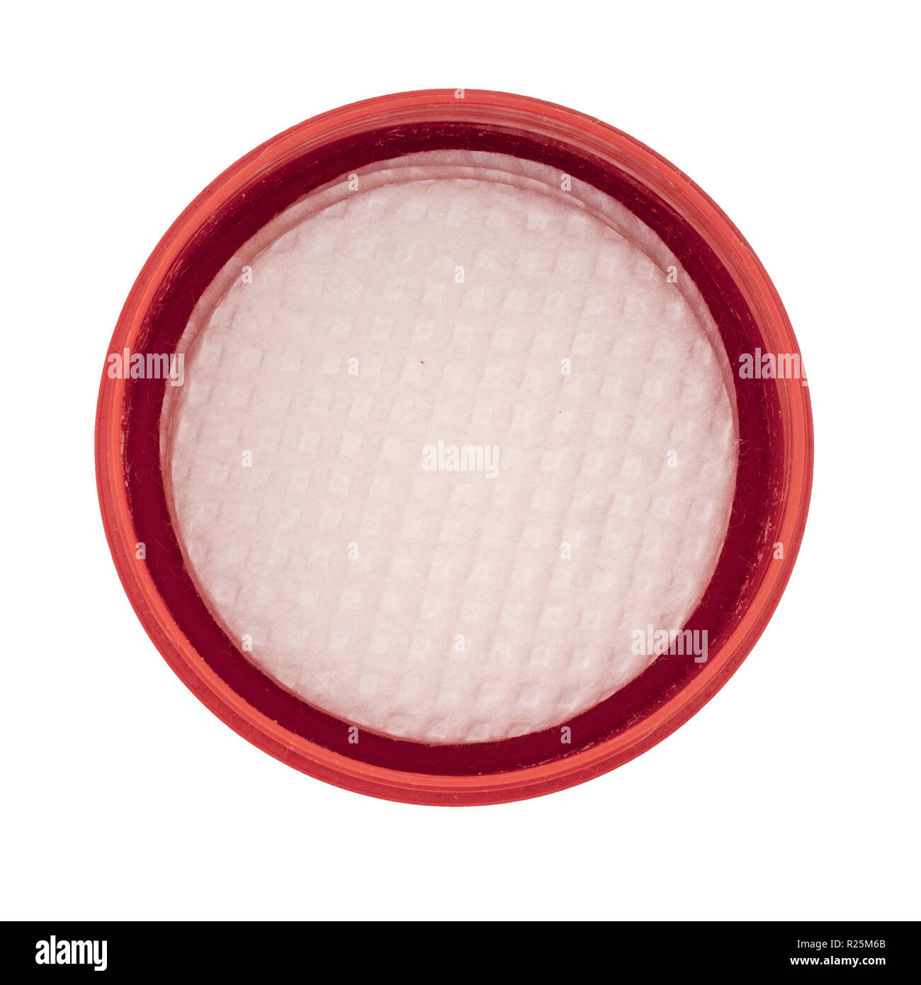 Smalto per unghie, Polish Remover con tamponi di cotone in rosso contenitore in plastica isolato su bianco. Foto Stock