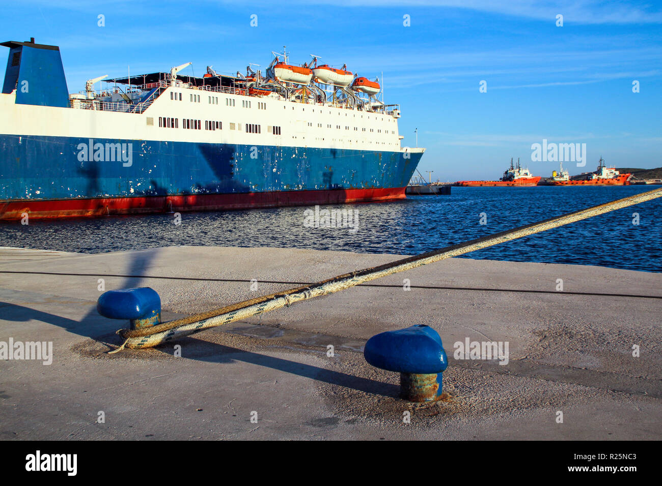 Le navi nel porto di Lavrion, Grecia Foto Stock