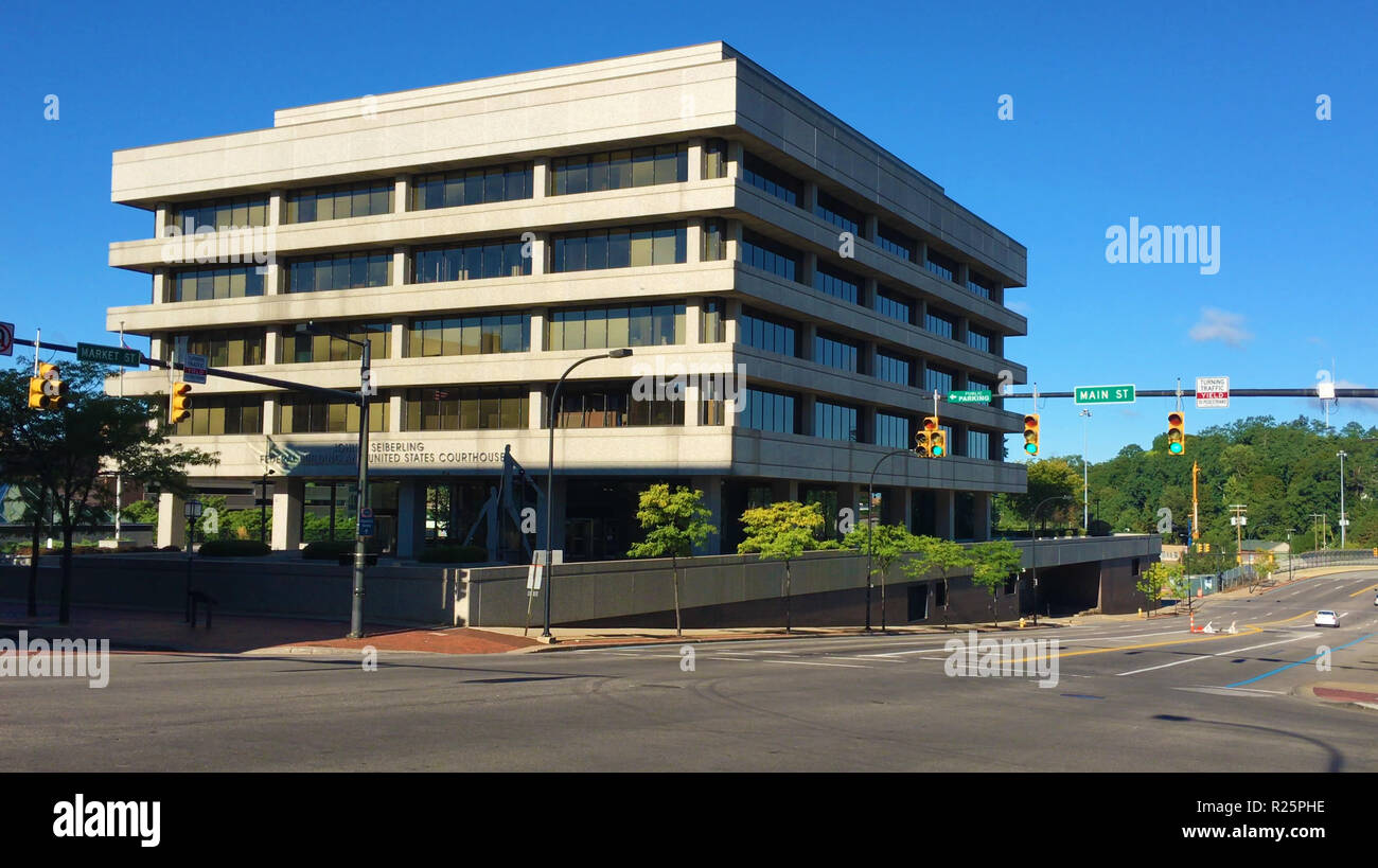 Il Seiberling Edificio Federale e il Palazzo di Giustizia di Akron, Ohio. Aperto nel 1974 Foto Stock