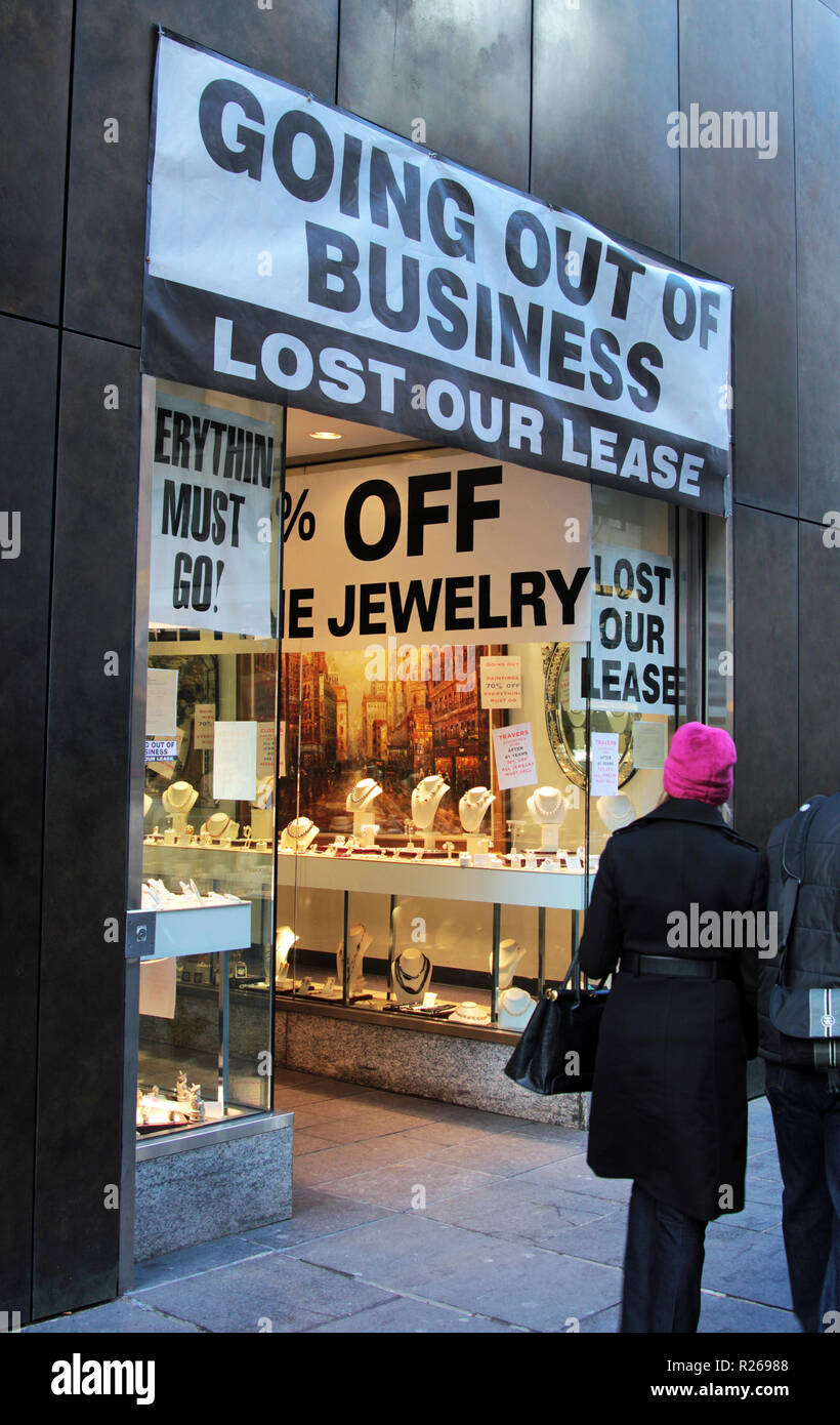 Una gioielleria in Manhattan, dichiara che si tratta di andare fuori del business come esso ha perso il suo contratto di locazione e di vendita è spento tutto il suo stock. Tutto deve andare! Foto Stock
