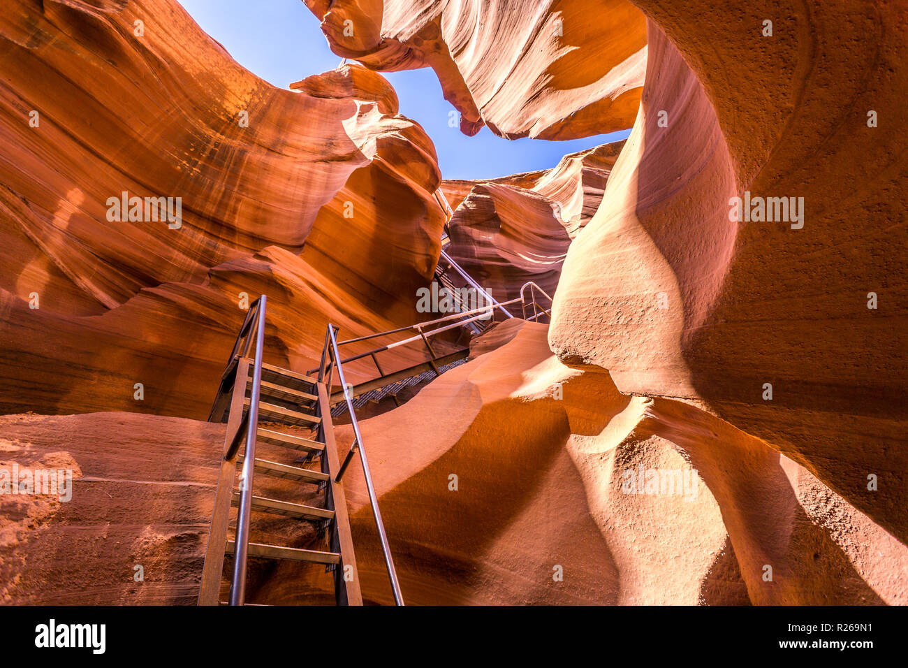 Abbassare Antelope Canyon - famoso canyon slot vicino a pagina, Arizona sulla terra Navajo Foto Stock