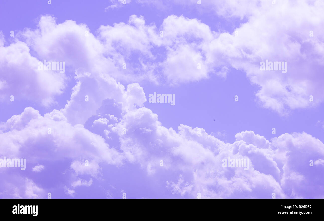 Cielo blu e nuvole, cloud, bianco, sfondo, estate, natura, belle, bellezza, colore, Luce giorno, meteo, trasparente, ad elevato, cielo, aria, clima, soffici, Foto Stock