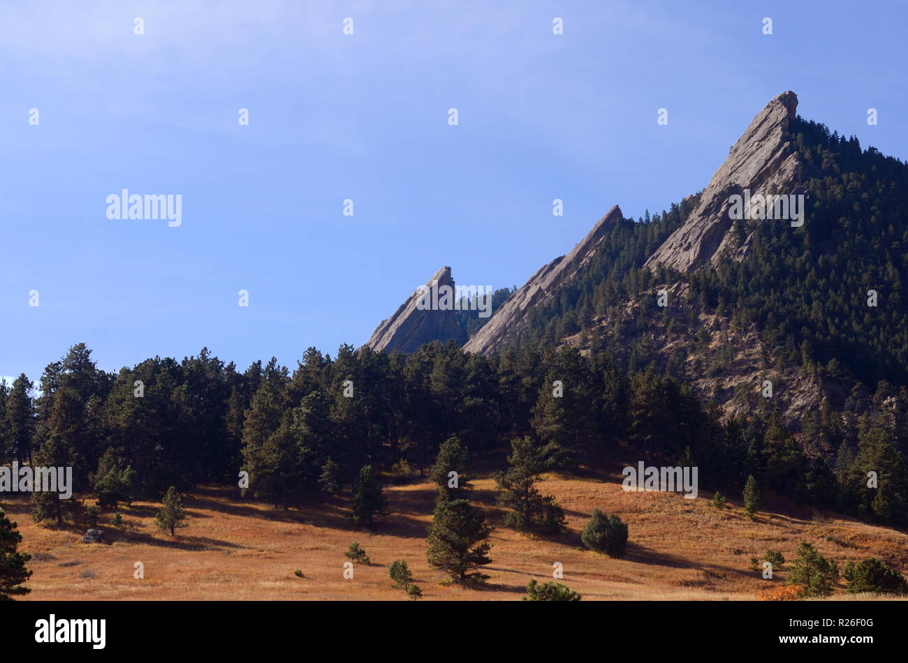Una vista di Boulder Flatirons da nord. Stati Uniti, Colorado Foto Stock
