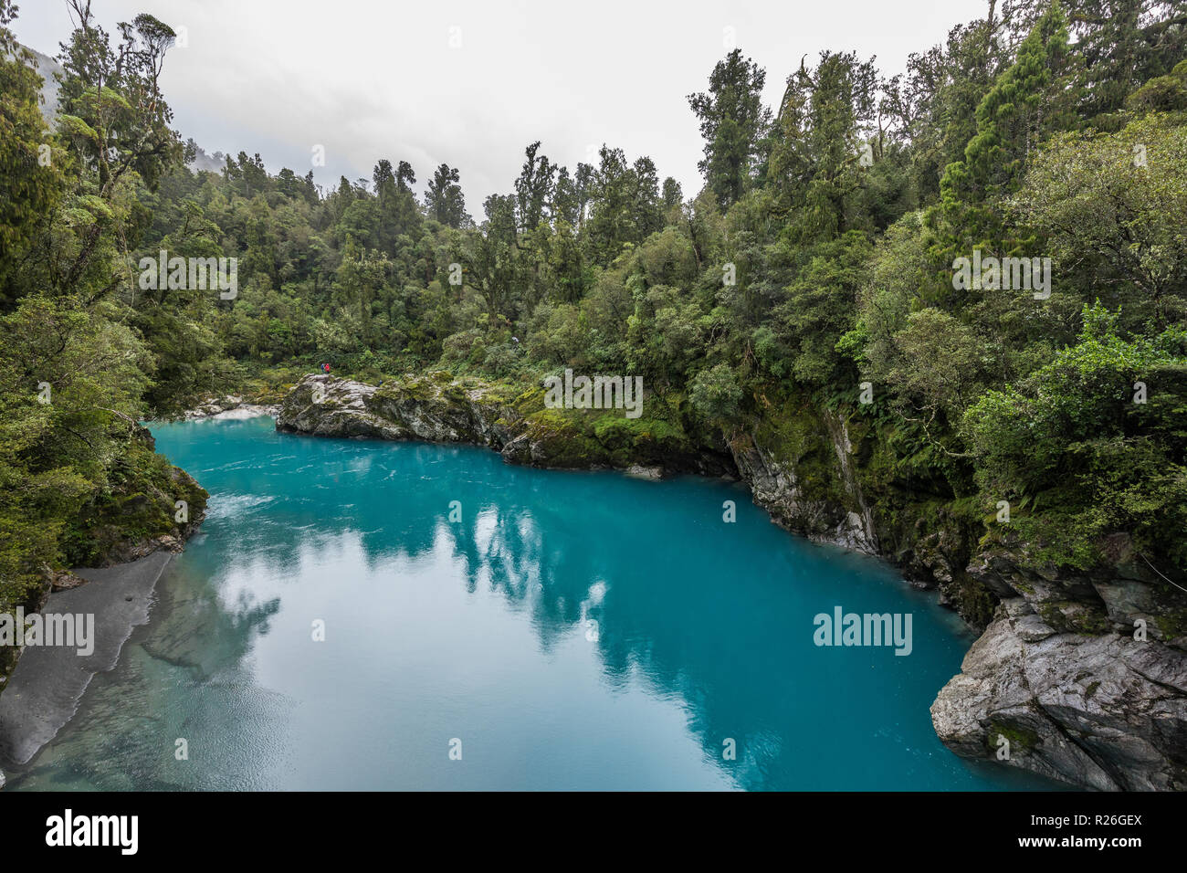 Acqua blu e rocce di Hokitika Gorge riserva paesaggistica, nella costa occidentale dell'Isola del Sud della Nuova Zelanda Foto Stock
