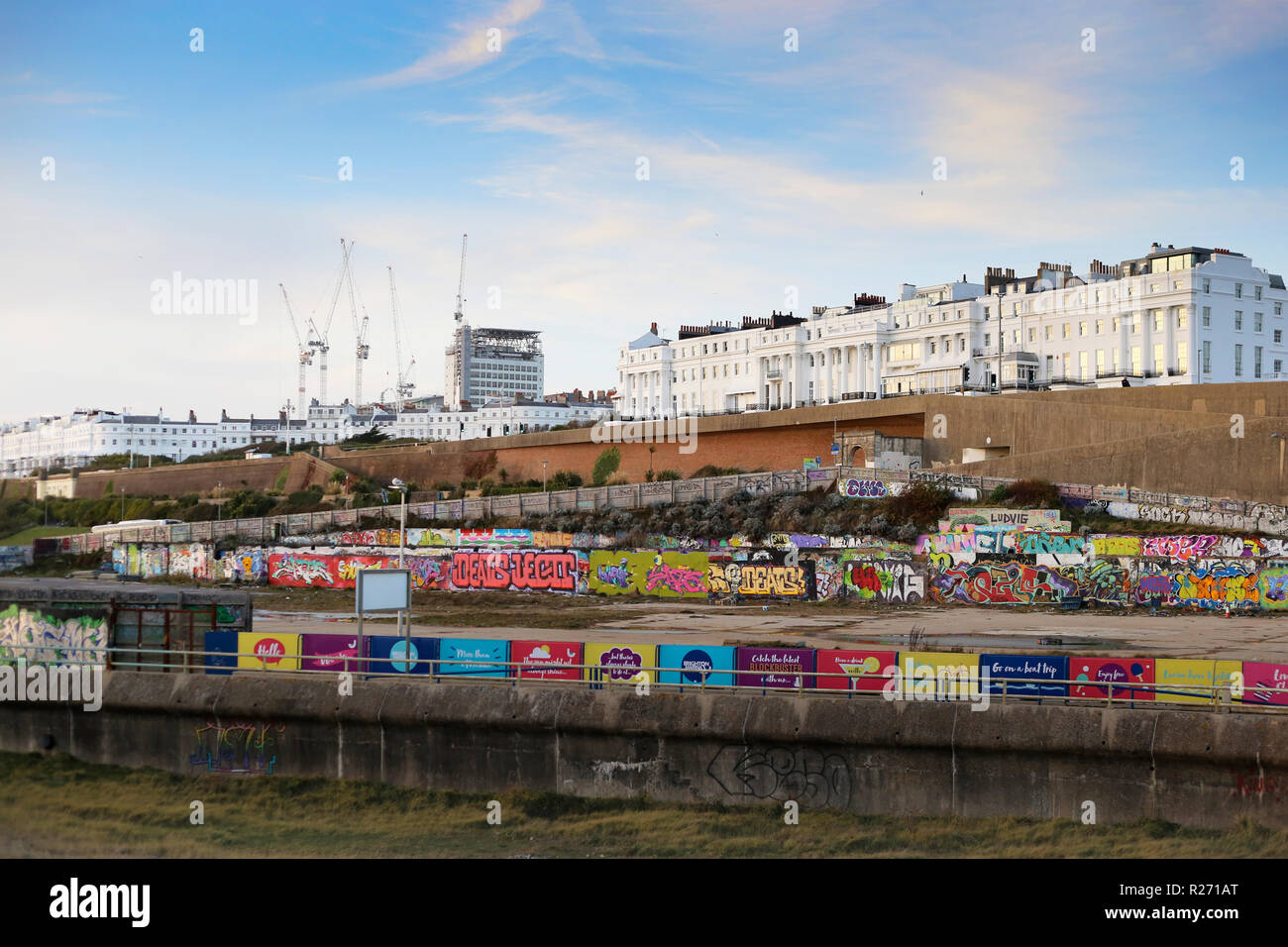 Brighton - Città di opere edili, Grand Case e graffiti Foto Stock