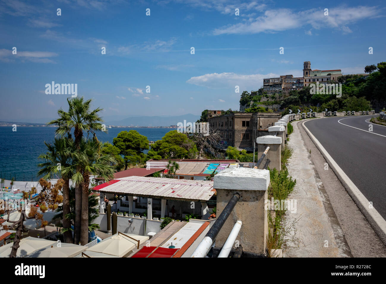 Castellammare di stabia, Castellammare di Stabia è un comune nella Città  Metropolitana di Napoli, regione Campania, in Italia. Si trova sulla baia  Foto stock - Alamy