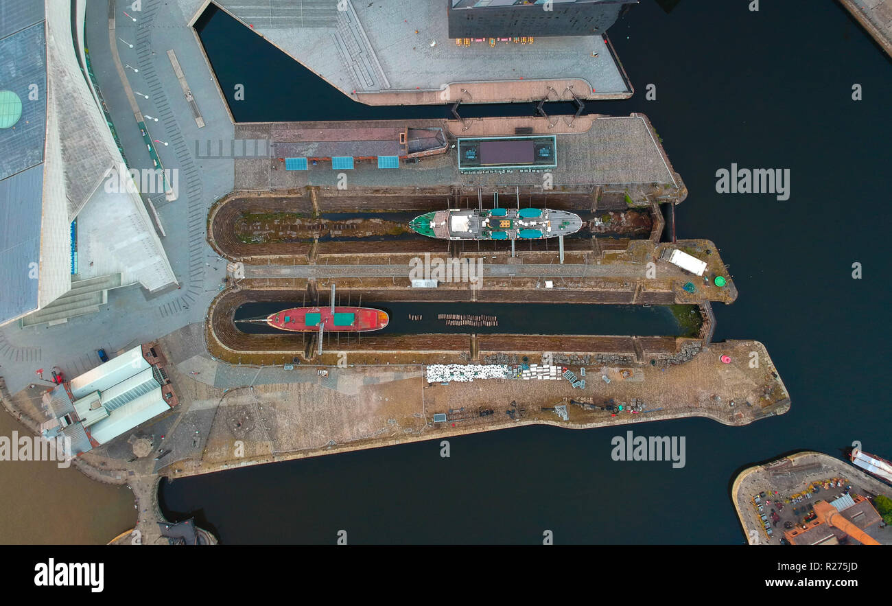 Ripresa aerea di barche nel dock Foto Stock
