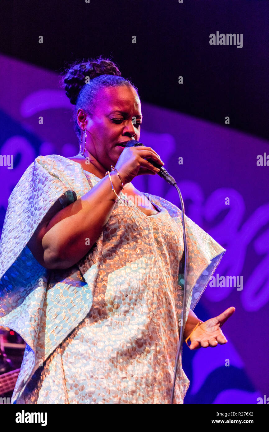 DIANNE REEVES si svolge in corrispondenza della 61a MONTEREY JAZZ FESTIVAL - Monterey, California Foto Stock