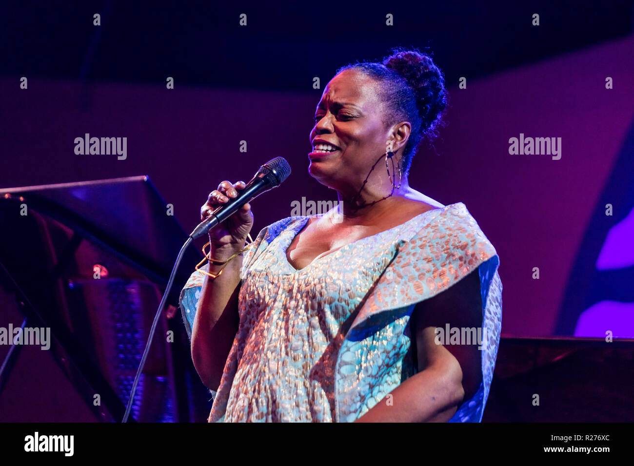 DIANNE REEVES si svolge in corrispondenza della 61a MONTEREY JAZZ FESTIVAL - Monterey, California Foto Stock