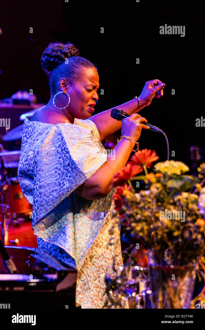 DIANNE REEVES si svolge in corrispondenza della 61a MONTEREY JAZZ FESTIVAL - Monterey, California Foto Stock