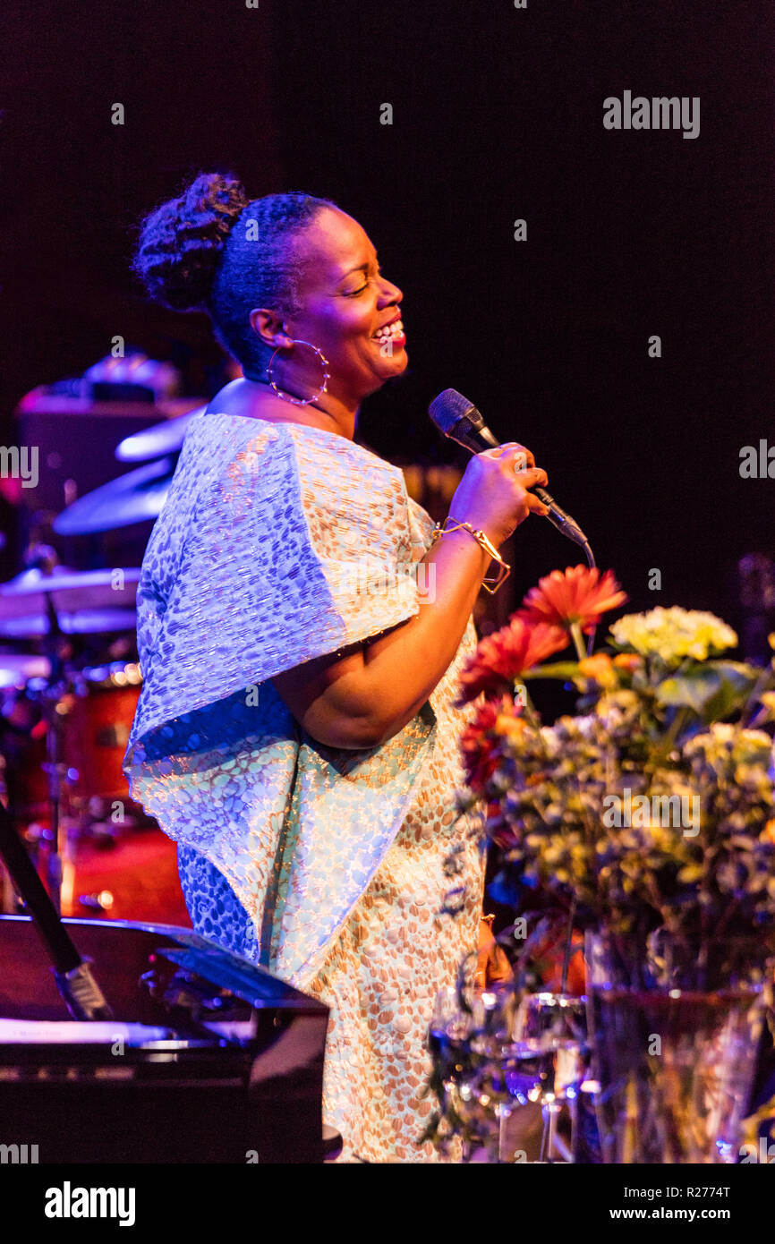 DIANNE REEVES si svolge in corrispondenza della 61a MONTEREY JAZZ FESTIVAL - Monterey, California Foto Stock