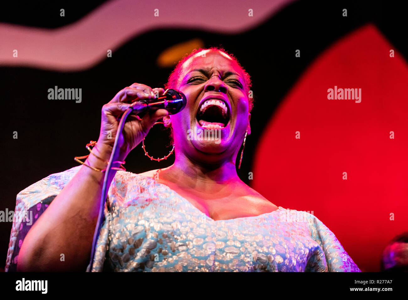 DIANNE REEVES si svolge in corrispondenza della 61a MONTEREY JAZZ FESTIVAL - Monterey, California Foto Stock