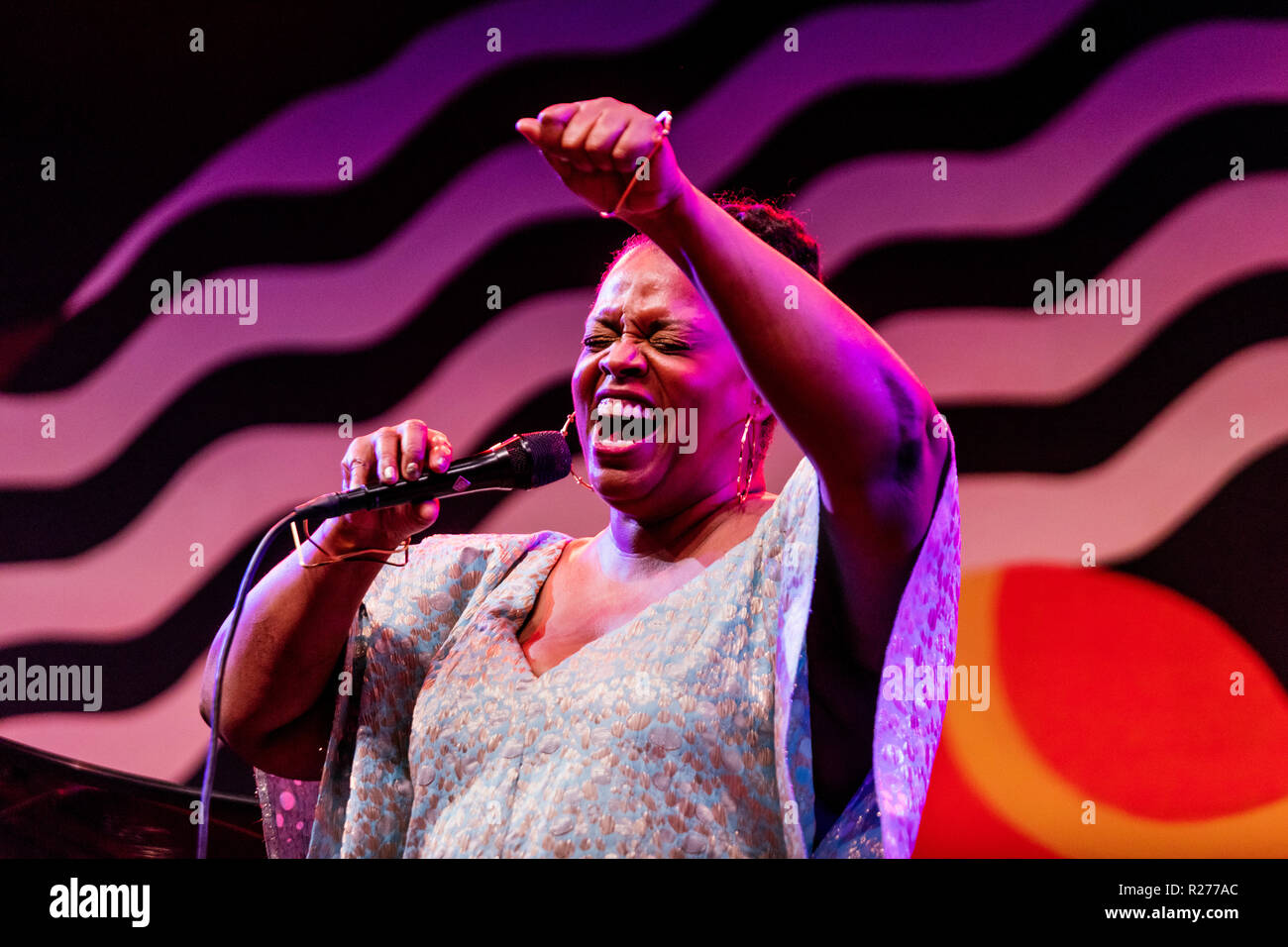 DIANNE REEVES si svolge in corrispondenza della 61a MONTEREY JAZZ FESTIVAL - Monterey, California Foto Stock